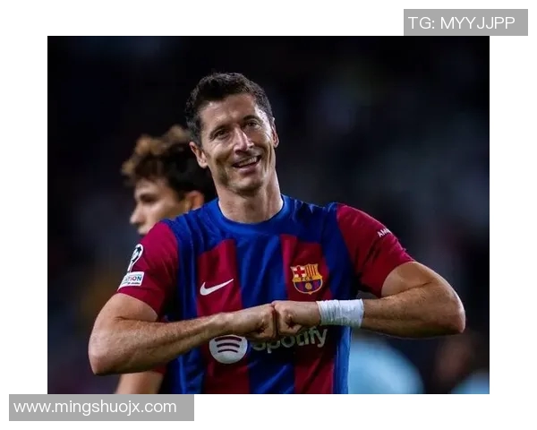 莱万再创辉煌带领球队勇夺冠军展现超级前锋风采