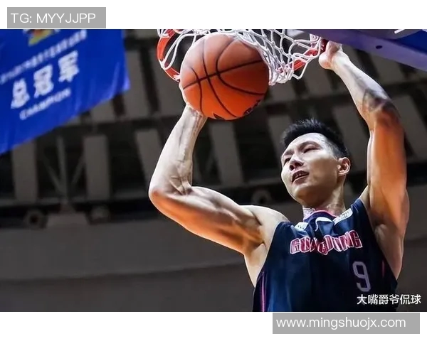 易建联：从篮球场上的传奇到生活中的榜样，见证中国篮球的辉煌与挑战